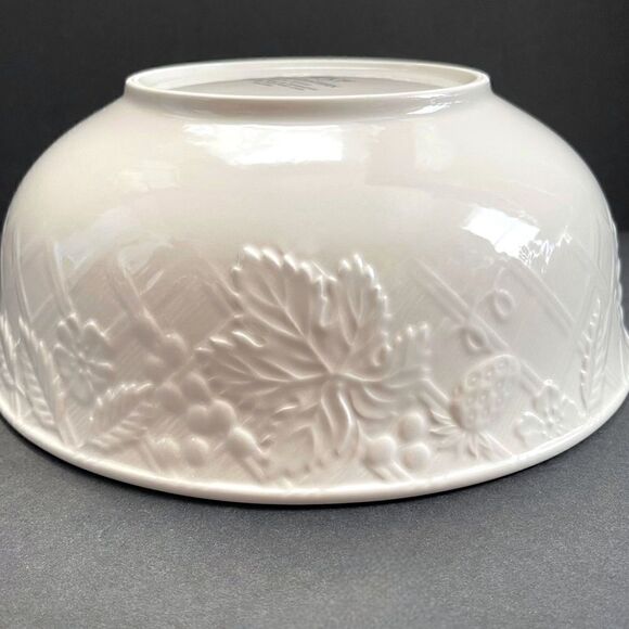 Mikasa English Countryside White 9” Stoneware Serving Salad Bowl Discontinued - Picture 13 of 16